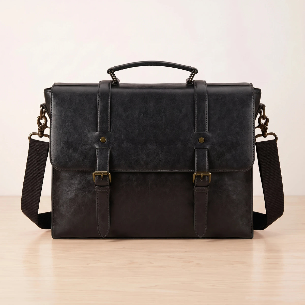 BUCKLE FLAP MESSENGER BAG Black