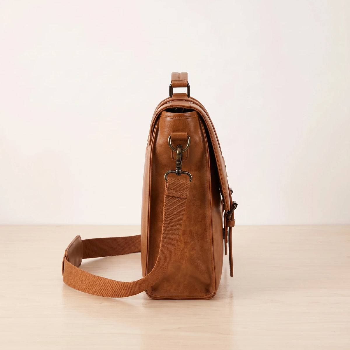 BUCKLE FLAP MESSENGER BAG side view