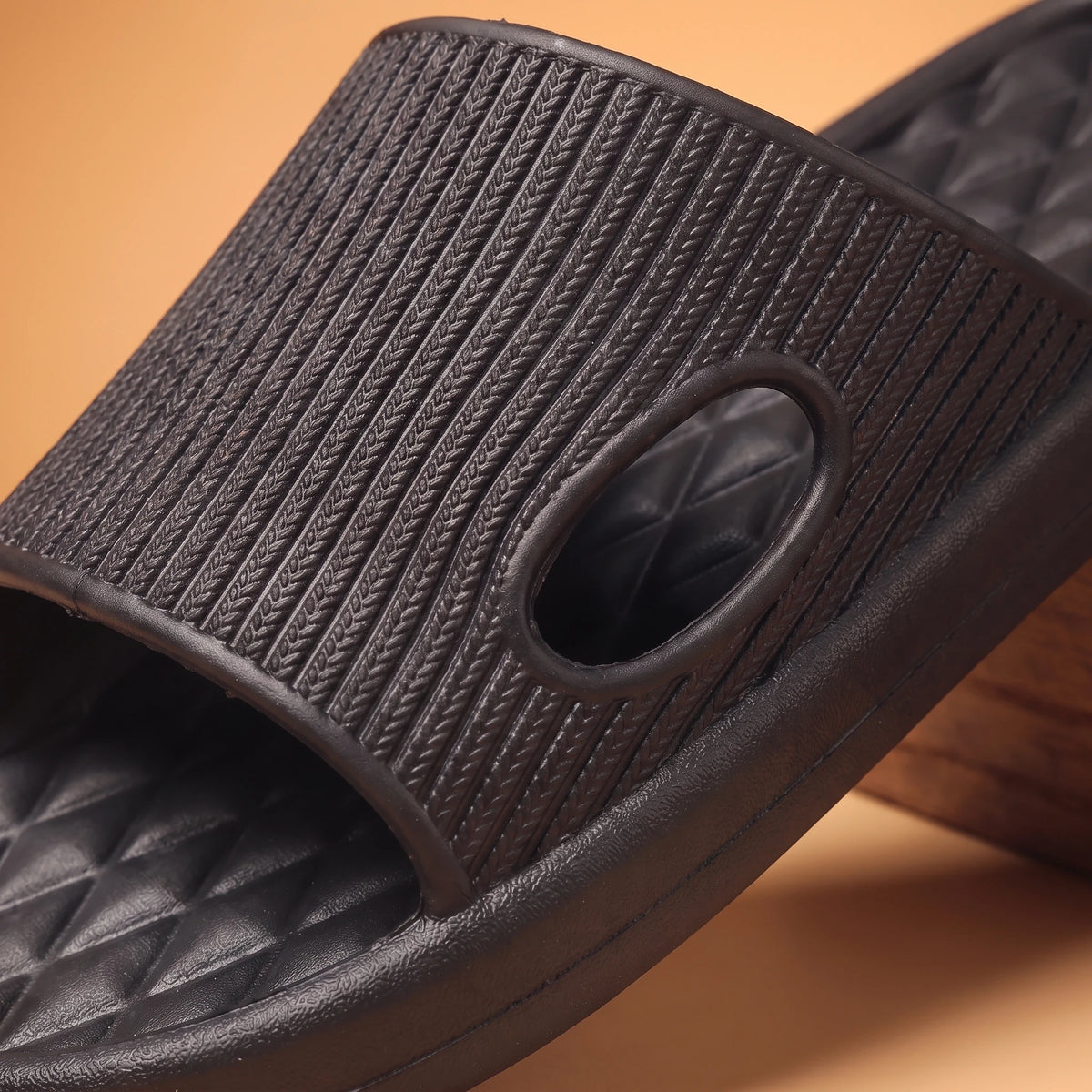RIBBED COMFORT SLIDES strap close-up
