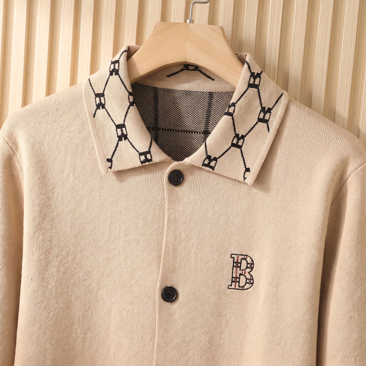 COLLARED KNIT CARDIGAN patterned collar and buttons close-up