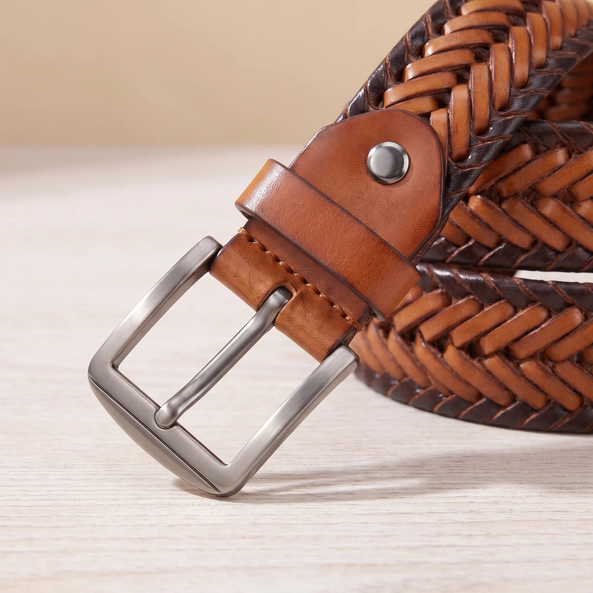 HERRINGBONE LEATHER BELT buckle and keeper close-up