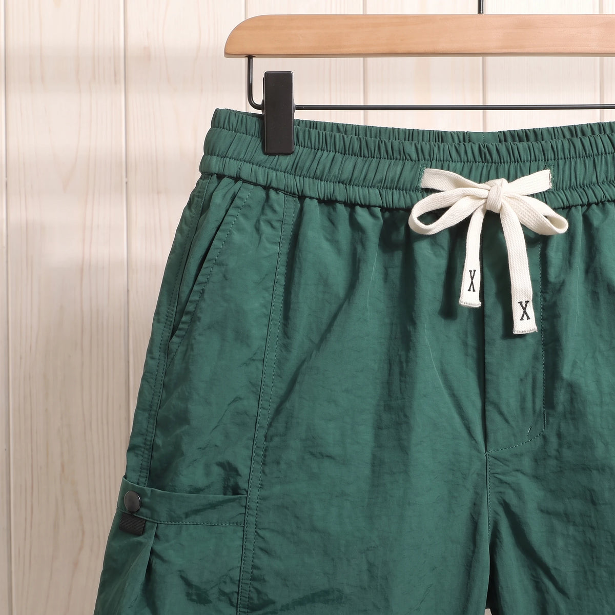 SNAP POCKET CARGO SHORTS pocket and drawstring close-up