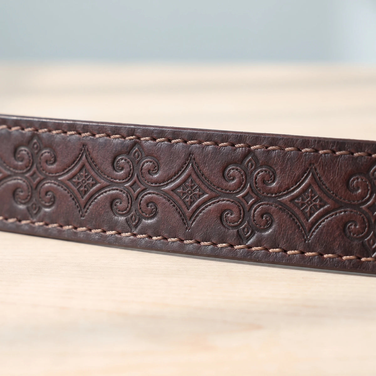 EMBOSSED COWHIDE BELT embossed pattern close-up