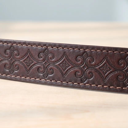 EMBOSSED COWHIDE BELT embossed pattern close-up
