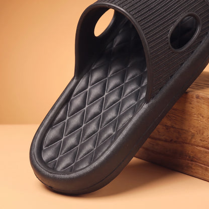 RIBBED COMFORT SLIDES footbed close-up