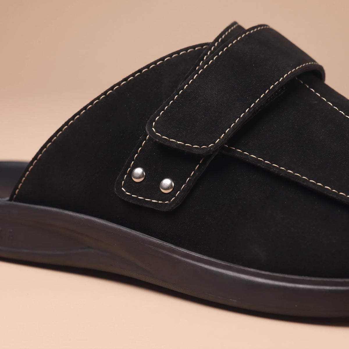 WIDE STRAP SLIDES strap and rivets close-up