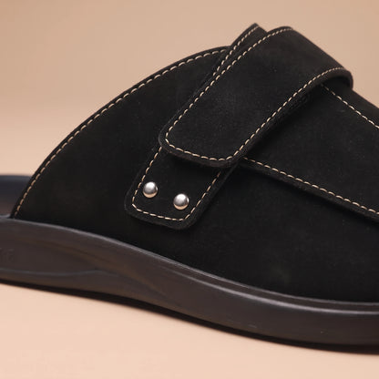WIDE STRAP SLIDES strap and rivets close-up