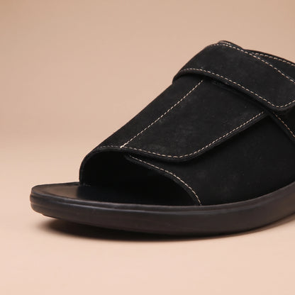 WIDE STRAP SLIDES toe and sole close-up